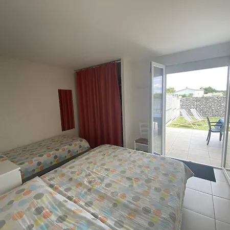 T2 2* Avec Terrasse & Jardinet - 400m - Fr-1-738-45 Lägenhet *