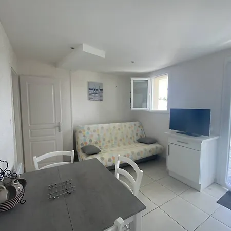 T2 2* Avec Terrasse & Jardinet - 400m - Fr-1-738-45 Lägenhet